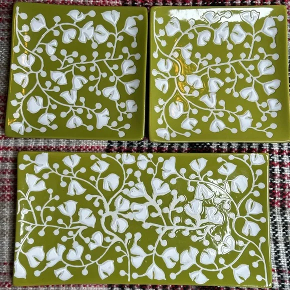 Crate & Barrel 3 Piece Akemi Floral Serving Set - Picture 5 of 16